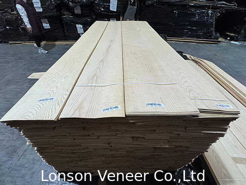 OEM White Ash Wood Veneer Crown Cut 0.45mm Thick Panel AA grade